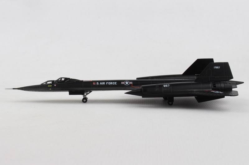 SR-71B 1/200 Aircraft Z5190