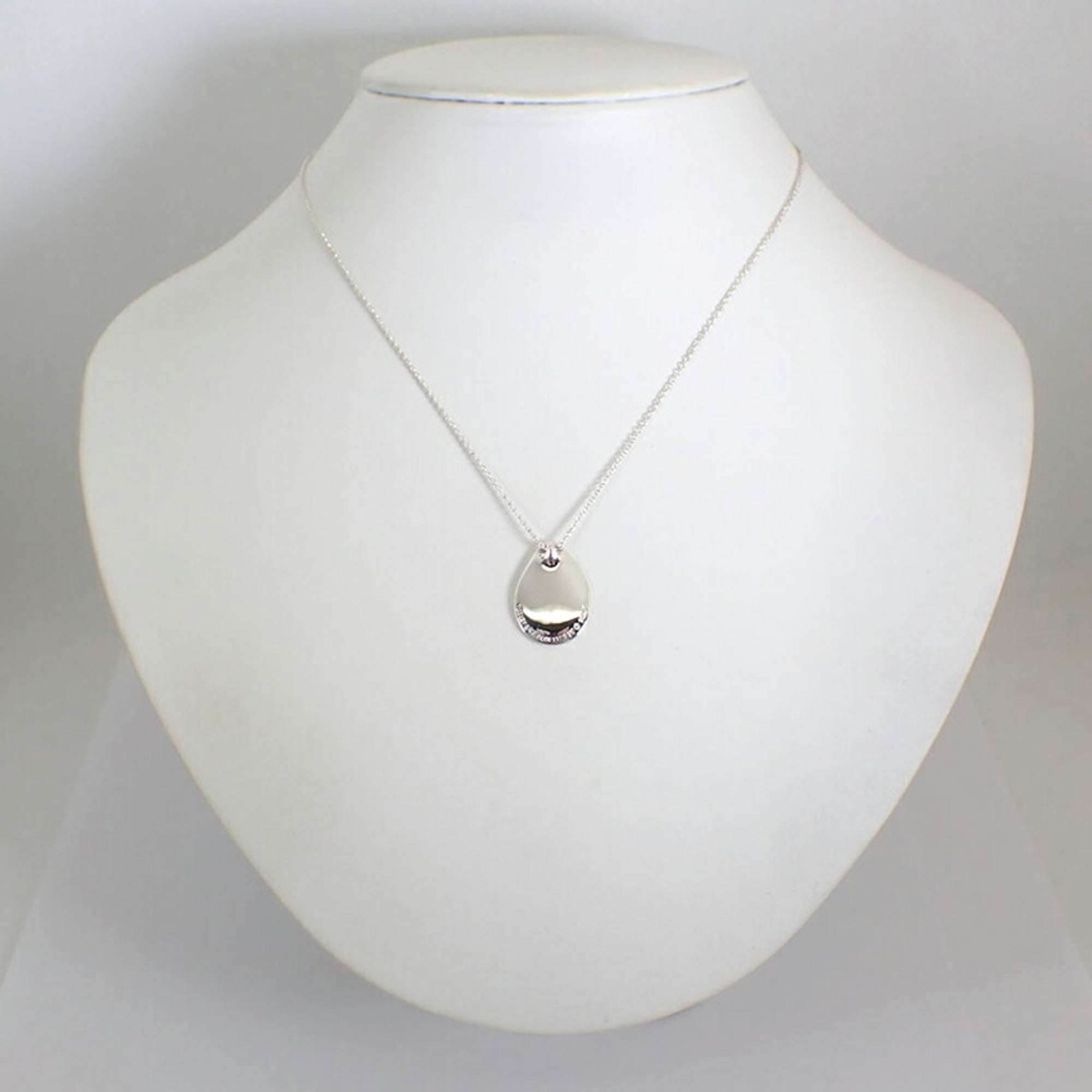 925 Madonna Pendant Necklace L96407