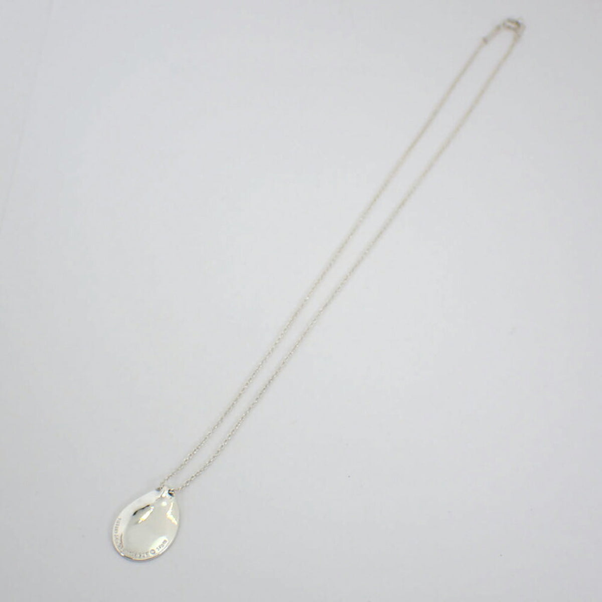 925 Madonna Pendant Necklace L96407