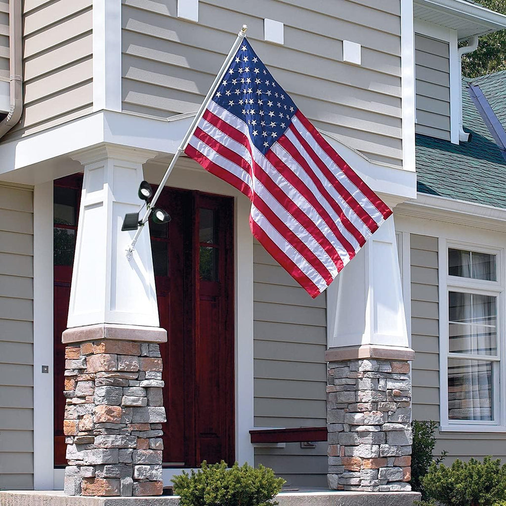 Solar Flagpole Light with 3 Spotlights X23335