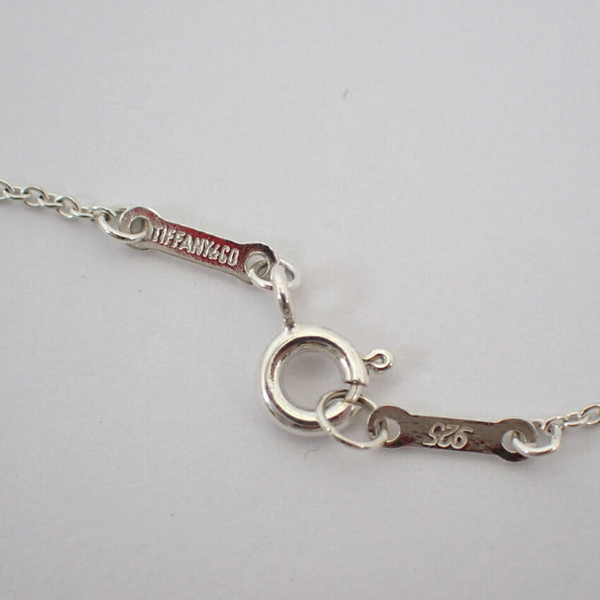 925 Madonna Pendant Necklace L96407
