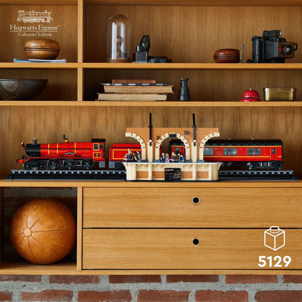 Hogwarts Express Collectors' Edition Steam Train Model Set M82802