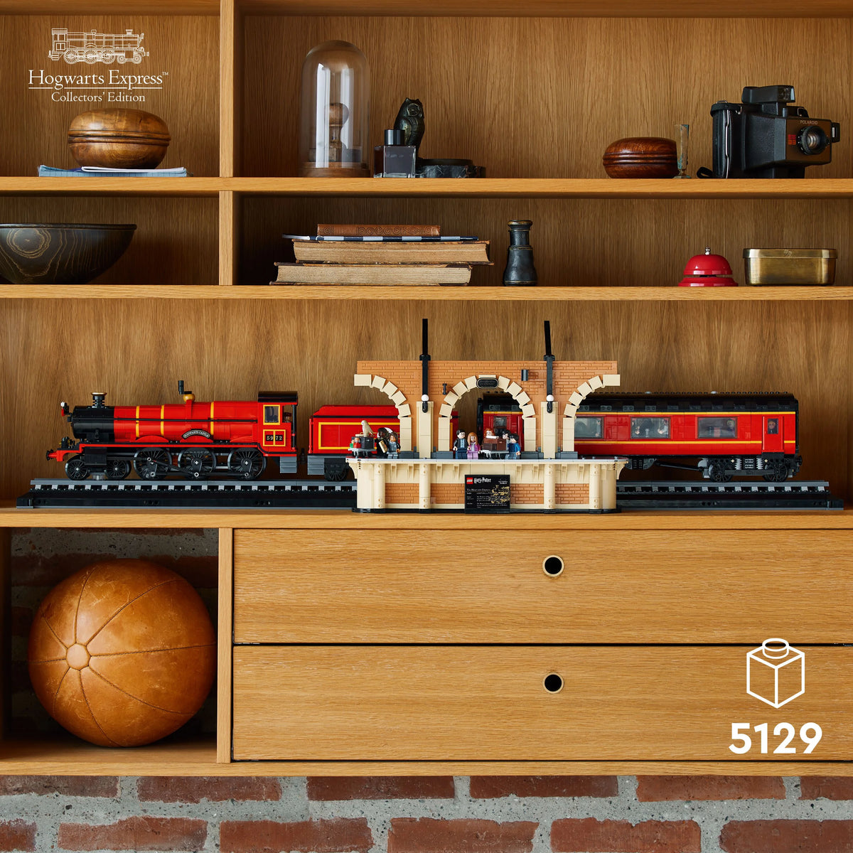 Hogwarts Express Collectors' Edition Steam Train Model Set M82802