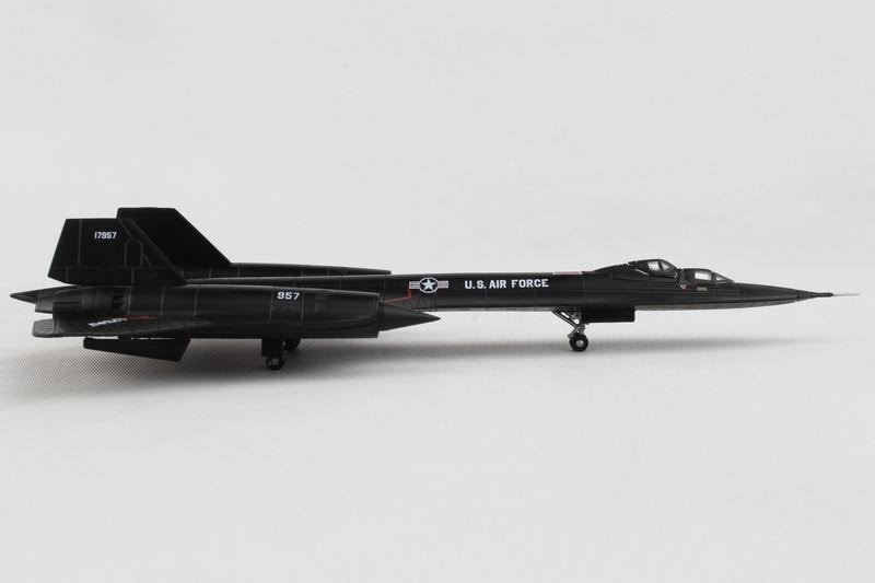 SR-71B 1/200 Aircraft Z5190