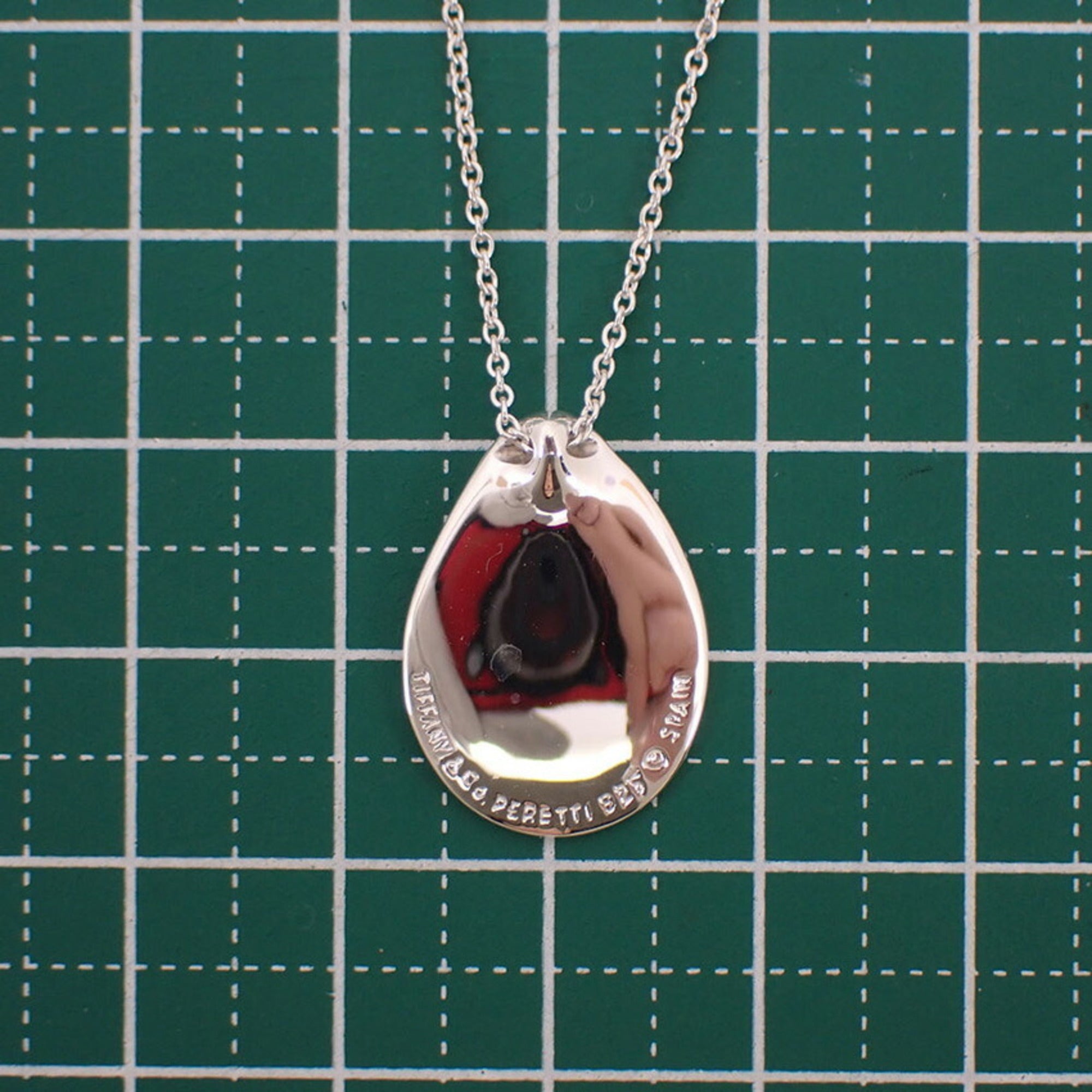925 Madonna Pendant Necklace L96407