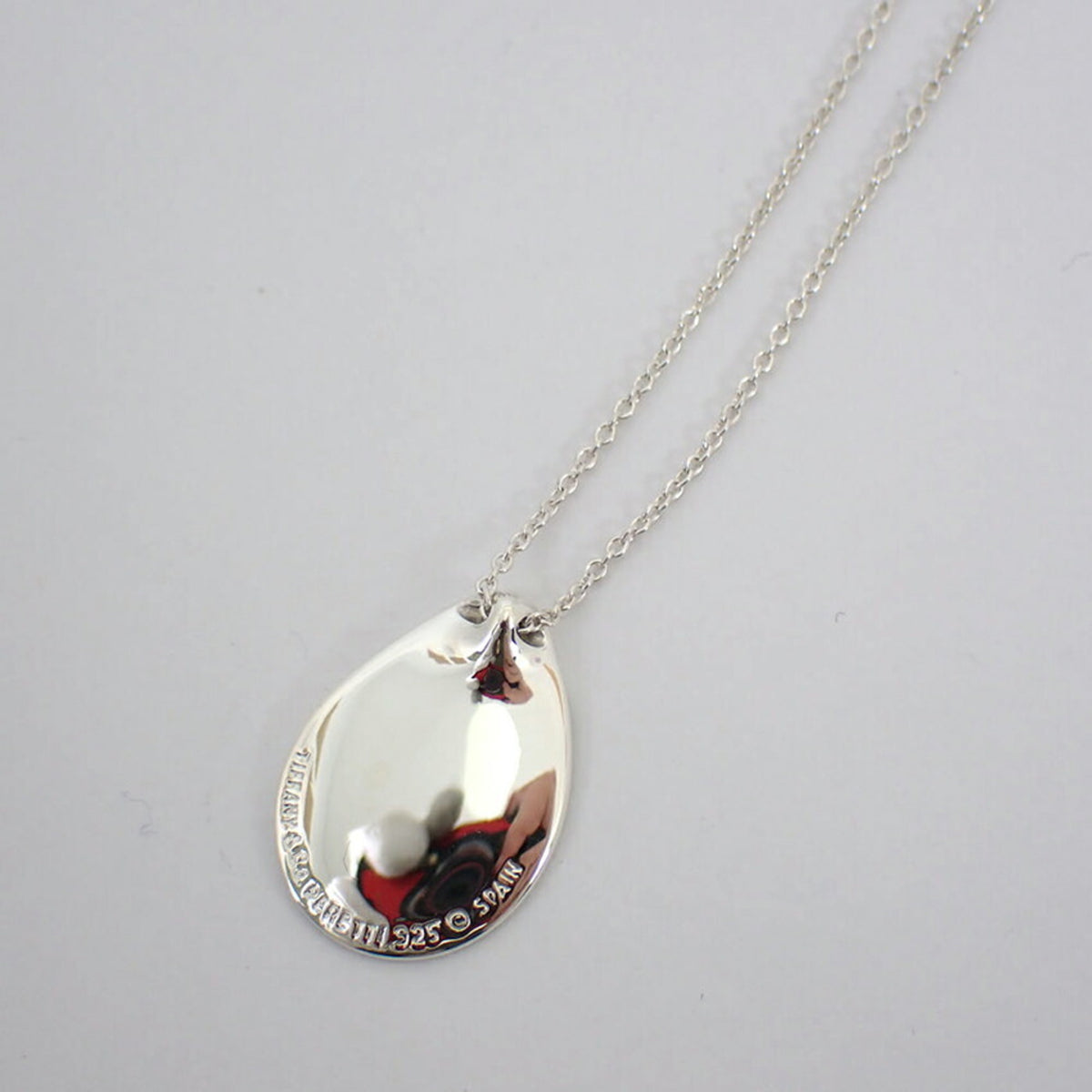 925 Madonna Pendant Necklace L96407