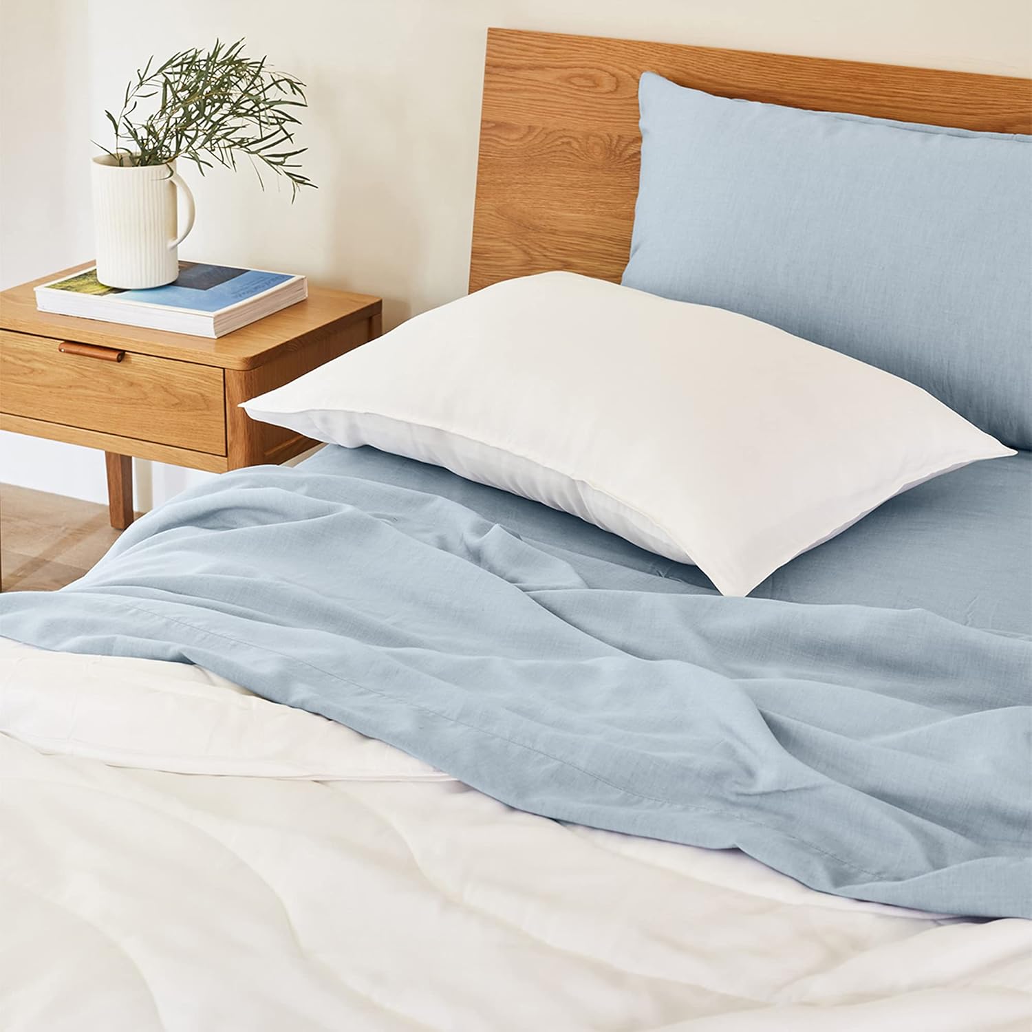 White Lightweight King/Cal King Eucalyptus Lyocell Comforter G30152