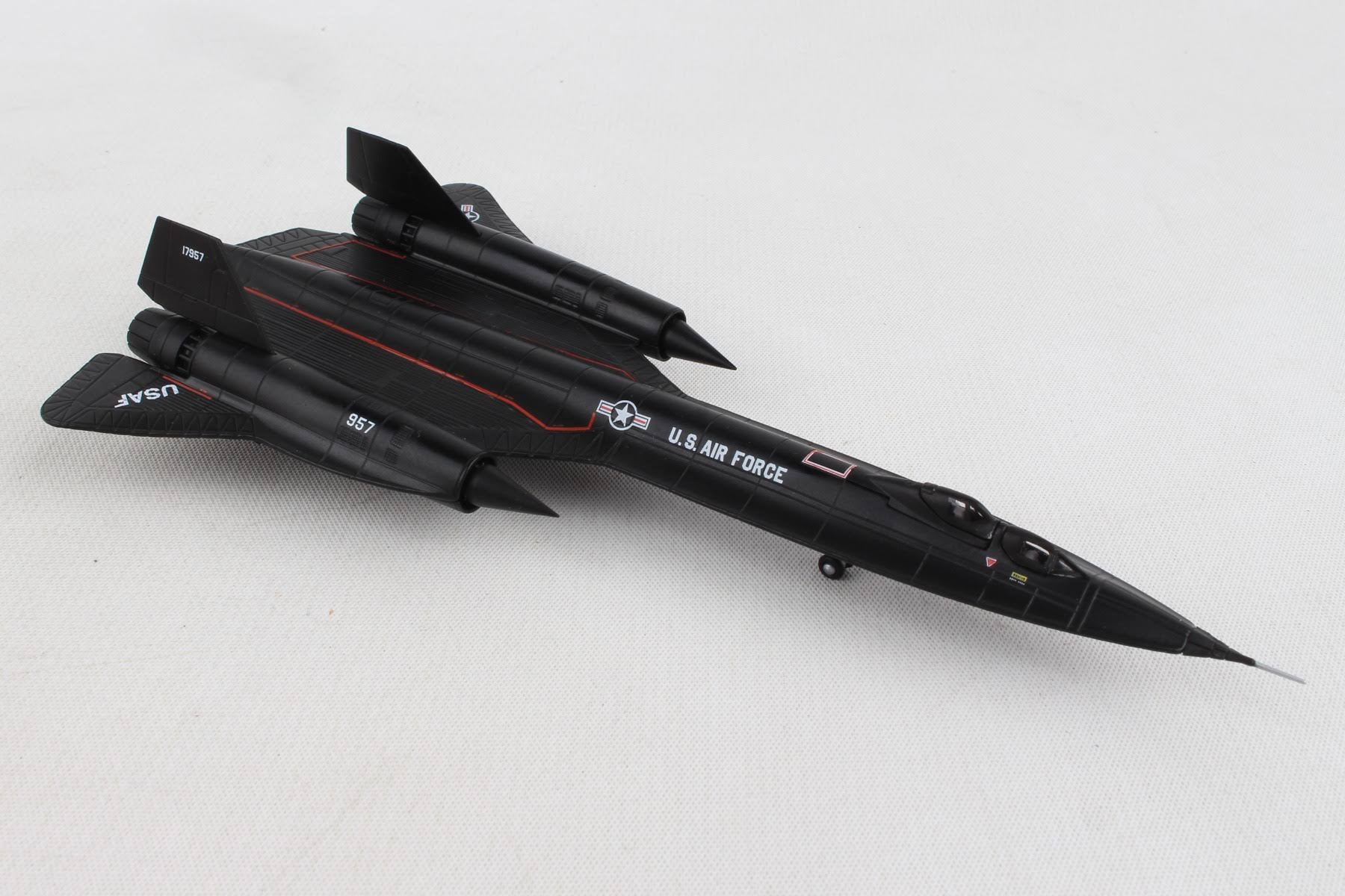 SR-71B 1/200 Aircraft Z5190